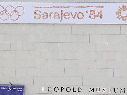 4 auf 2 Meter großes Plakat von Marko Lulic mit dem Schriftzug "Sarajevo '84"