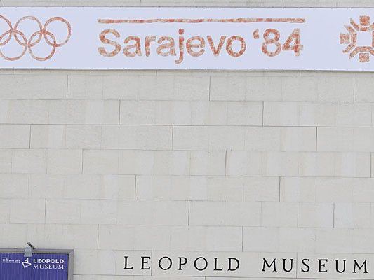 4 auf 2 Meter großes Plakat von Marko Lulic mit dem Schriftzug "Sarajevo '84"