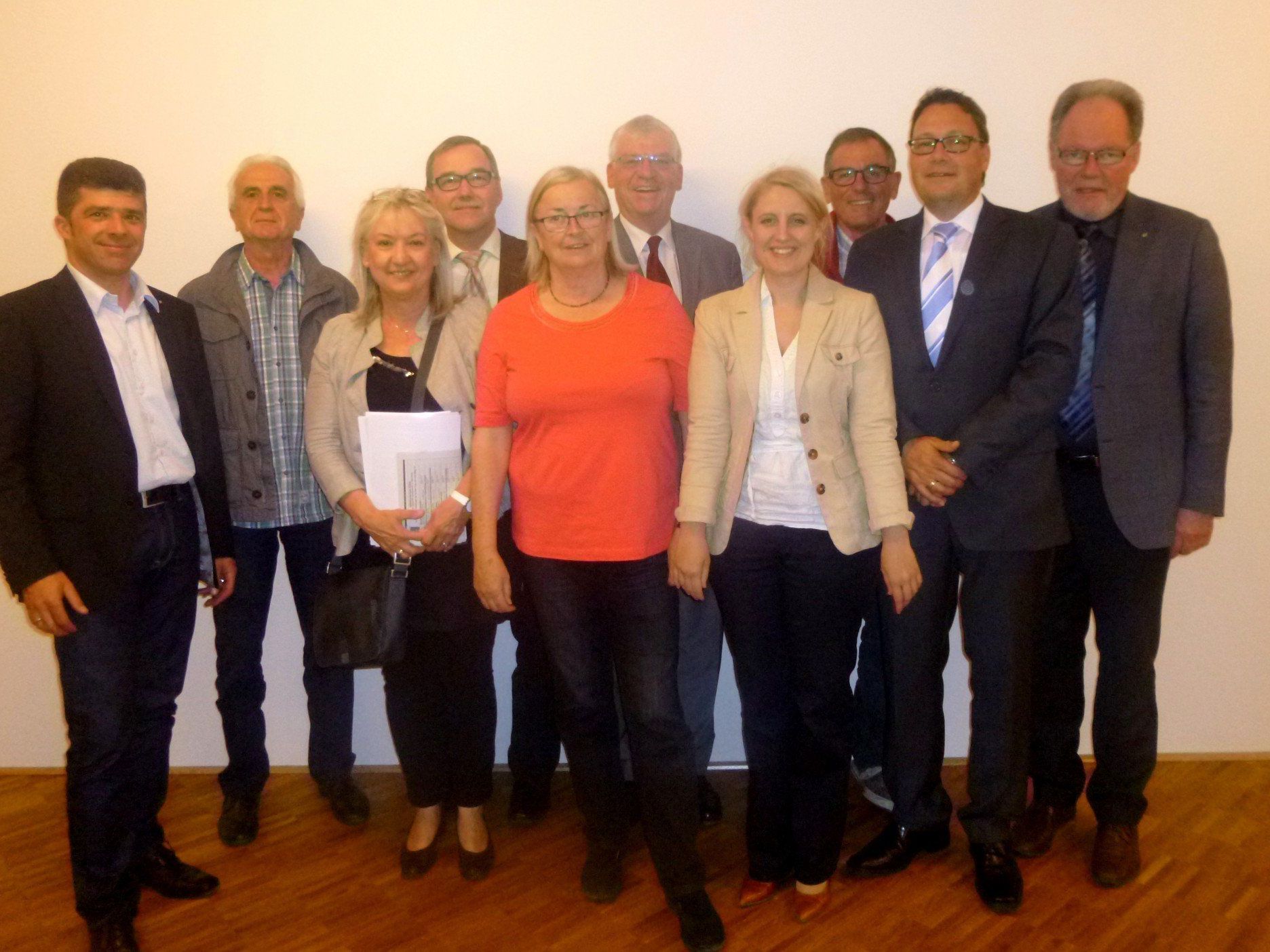 v.l.n.r. Vzbgm Dr. Clemens Ender, Rechnungsprüfer Elmar Büsel, Rechnungsprüferin Jutta Oberhauser, Kassier Ing. Thomas Heinzle, Vizeobfrau Dr. Margit Hofer, Vorsitzender Mag. Wolfgang Türtscher, LAbg. Miriam Jäger-Fischer, GV Reinhard Rüf, GF Mag. Stefan Fischnaller, Bgm LAbg. Werner Huber v.l.n.r. Vzbgm Dr. Clemens Ender, Rechnungsprüfer Elmar Büsel, Rechnungsprüferin Jutta Oberhauser, Kassier Ing. Thomas Heinzle, Vizeobfrau Dr. Margit Hofer, Vorsitzender Mag. Wolfgang Türtscher, LAbg. Miriam Jäger-Fischer, GV Reinhard Rüf, GF Mag. Stefan Fischnaller, Bgm LAbg. Werner Huber