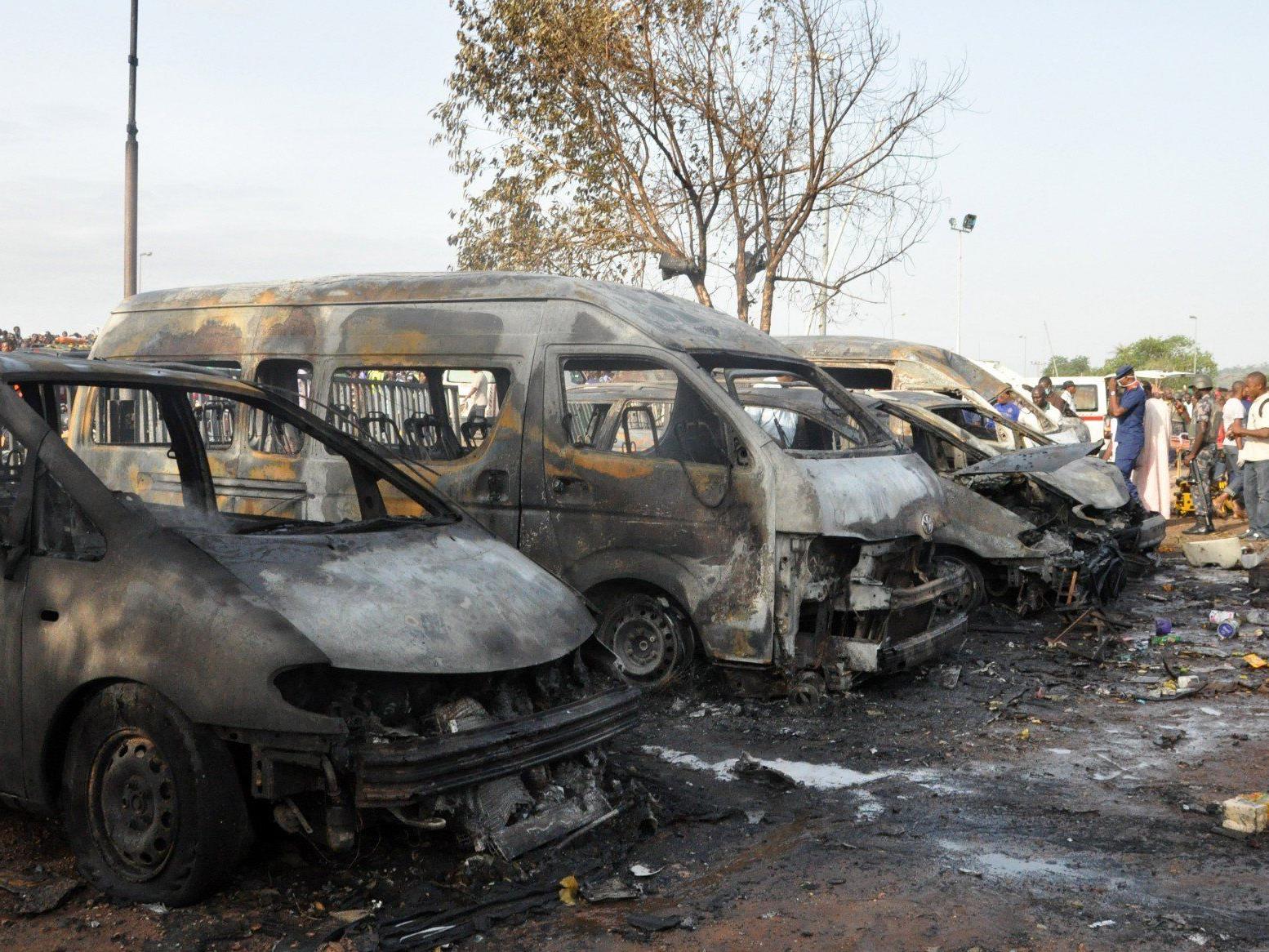 Zeitung meldet über 200 Tote bei Anschlag in Nigeria.