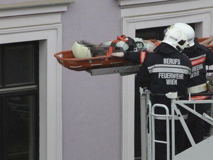 EIne weitere Person wird in den Trümmern vermutet. EIne weitere Person wird in den Trümmern vermutet.
