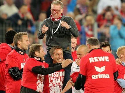 Peter Stöger schaffte in seinem ersten Jahr beim 1. FC Köln den Aufstieg in die Bundesliga. Peter Stöger schaffte in seinem ersten Jahr beim 1. FC Köln den Aufstieg in die Bundesliga.