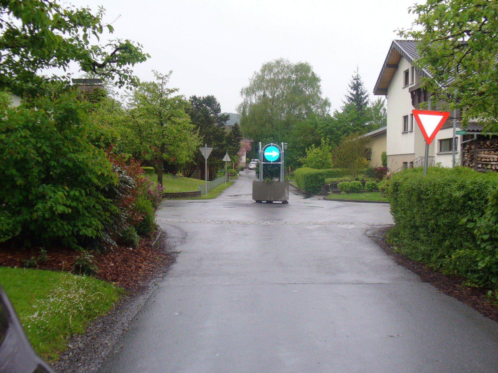 Der Kreisverkehr Seelehen-Böckwies wurde gebaut um eine Geschwindigkeitsreduktion zu erreichen Der Kreisverkehr Seelehen-Böckwies wurde gebaut um eine Geschwindigkeitsreduktion zu erreichen