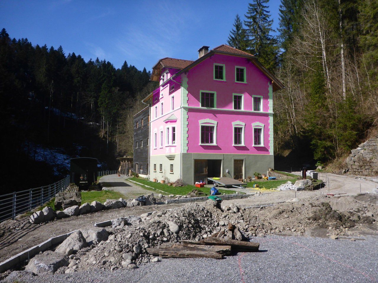 Haus Alge (alter Bahnhof Lingenau) direkt am neuen Radweg Egg - Doren. Haus Alge (alter Bahnhof Lingenau) direkt am neuen Radweg Egg - Doren.