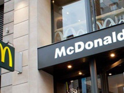 Eine langjährige Angestellte von Mc Donald's wurde angezeigt. Eine langjährige Angestellte von Mc Donald's wurde angezeigt.