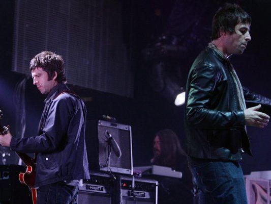 Im August 2008 spielten Noel und Liam Gallagher mit ihrer Band Oasis ein Konzert in Vancouver. Im August 2008 spielten Noel und Liam Gallagher mit ihrer Band Oasis ein Konzert in Vancouver.