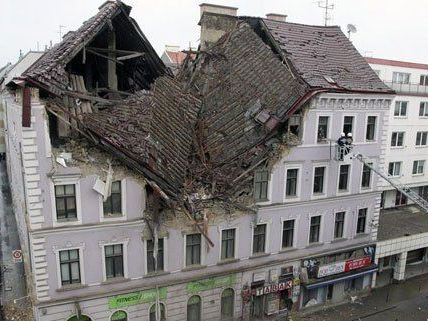 Hauseinsturz in Wien - Betroffene kehrten kurz in Wohnungen zurück Hauseinsturz in Wien - Betroffene kehrten kurz in Wohnungen zurück