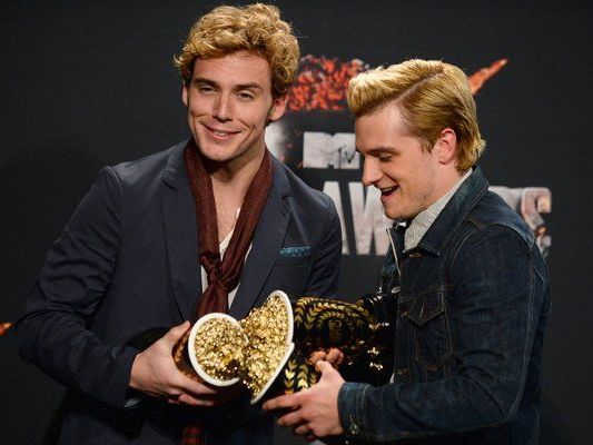 Die Stars von "Die Tribute von Panem" dürfen sich über drei Auszeichnungen freuen. Die Stars von "Die Tribute von Panem" dürfen sich über drei Auszeichnungen freuen.