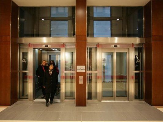 Schindler konnte seinen Umsatz und Auftragseingang im Vergleich zum Vorjahreszeitraum steigern. Schindler konnte seinen Umsatz und Auftragseingang im Vergleich zum Vorjahreszeitraum steigern.