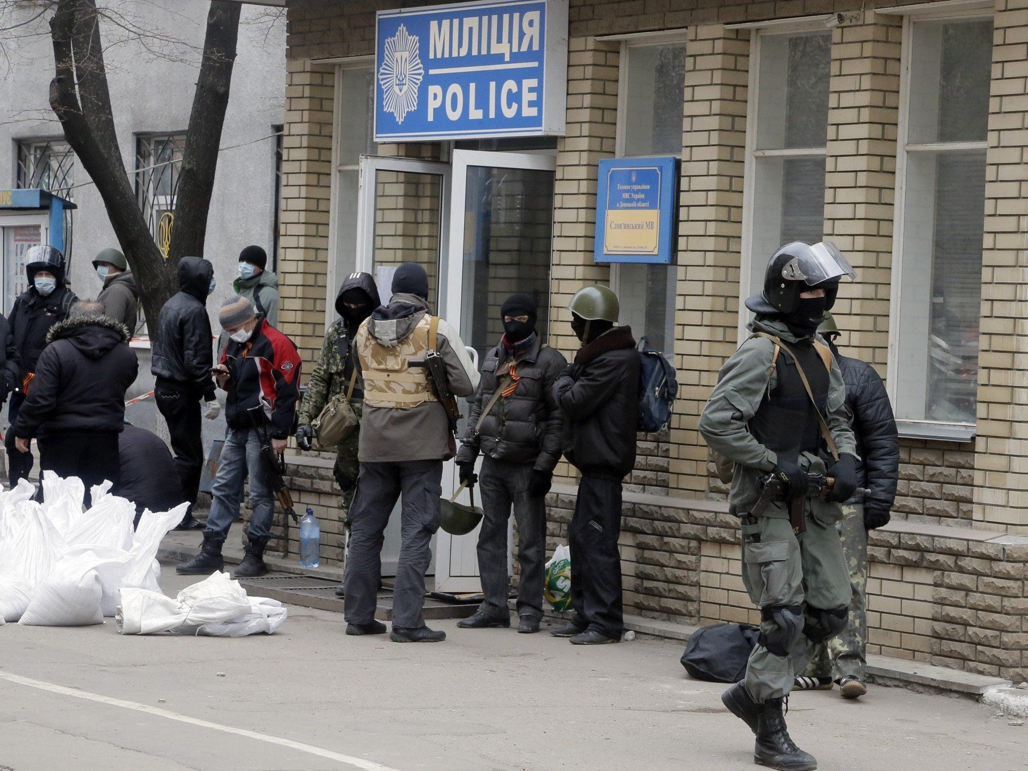 Polizeistation in Ostukraine von pro-russischen Aktivisten gestürmt.