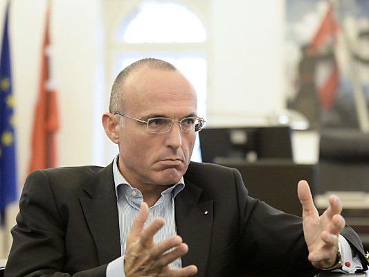 Verteidigungsminister Klug bekennt sich zum Sparen