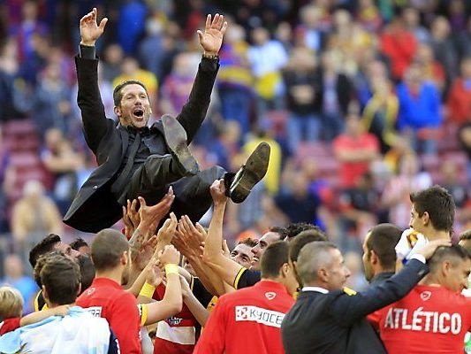 Trainer Diego Simeone wurde auf Händen getragen Trainer Diego Simeone wurde auf Händen getragen