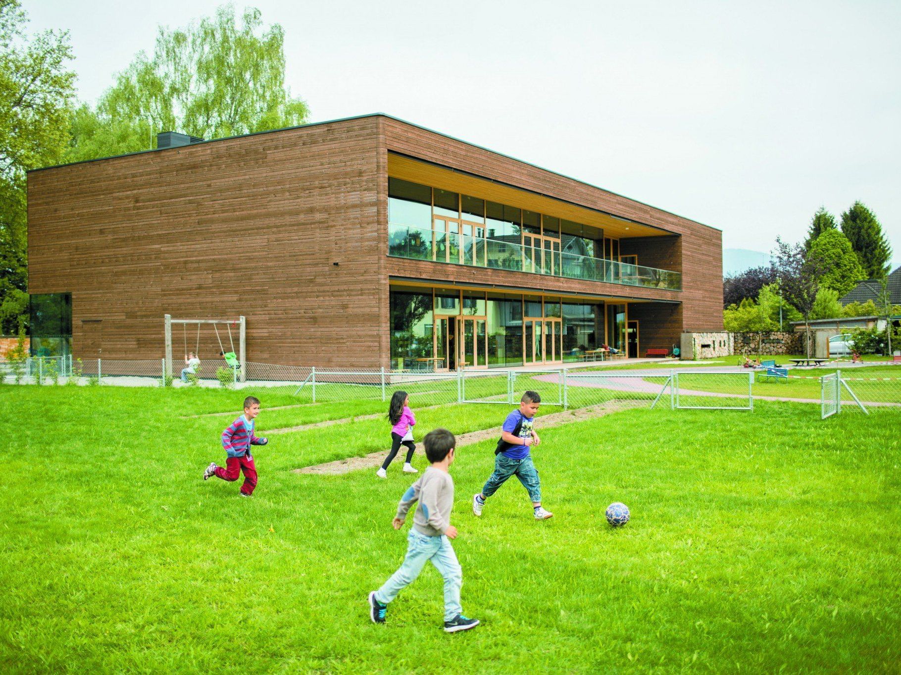 "Der Kindergarten ist eine Perle und Startpunkt für die Zukunft im Ortsteilzentrum Rheindorf." (Walter Natter, Vizebürgermeister) "Der Kindergarten ist eine Perle und Startpunkt für die Zukunft im Ortsteilzentrum Rheindorf." (Walter Natter, Vizebürgermeister)