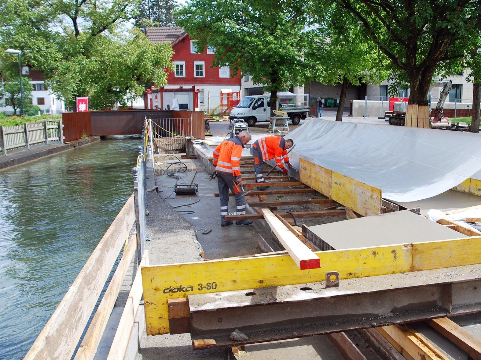 Der Mühlbach wird mit Stufen und Ruhedecks zum Erholungsort in Rankweils Zentrum. Der Mühlbach wird mit Stufen und Ruhedecks zum Erholungsort in Rankweils Zentrum.