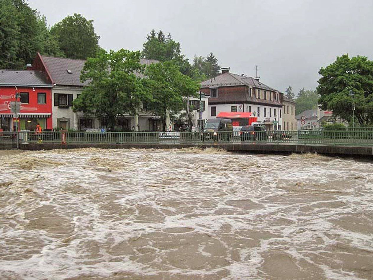 Starkregen führt zu Überflutungen Starkregen führt zu Überflutungen