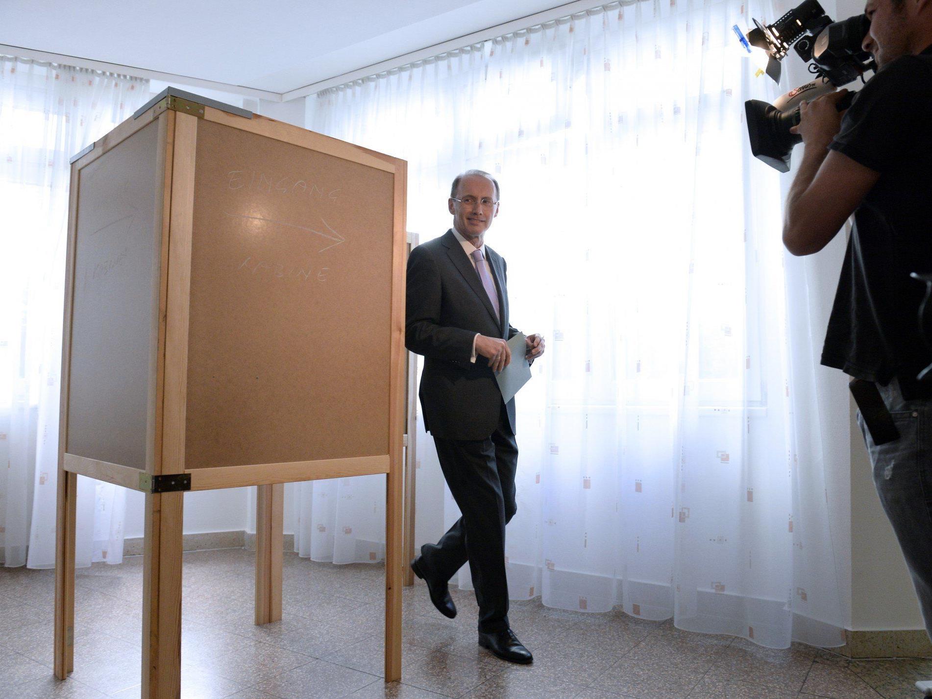 Nach der ersten Hochrechnung zur Europawahl 2014 liegt die ÖVP auf Platz 1.