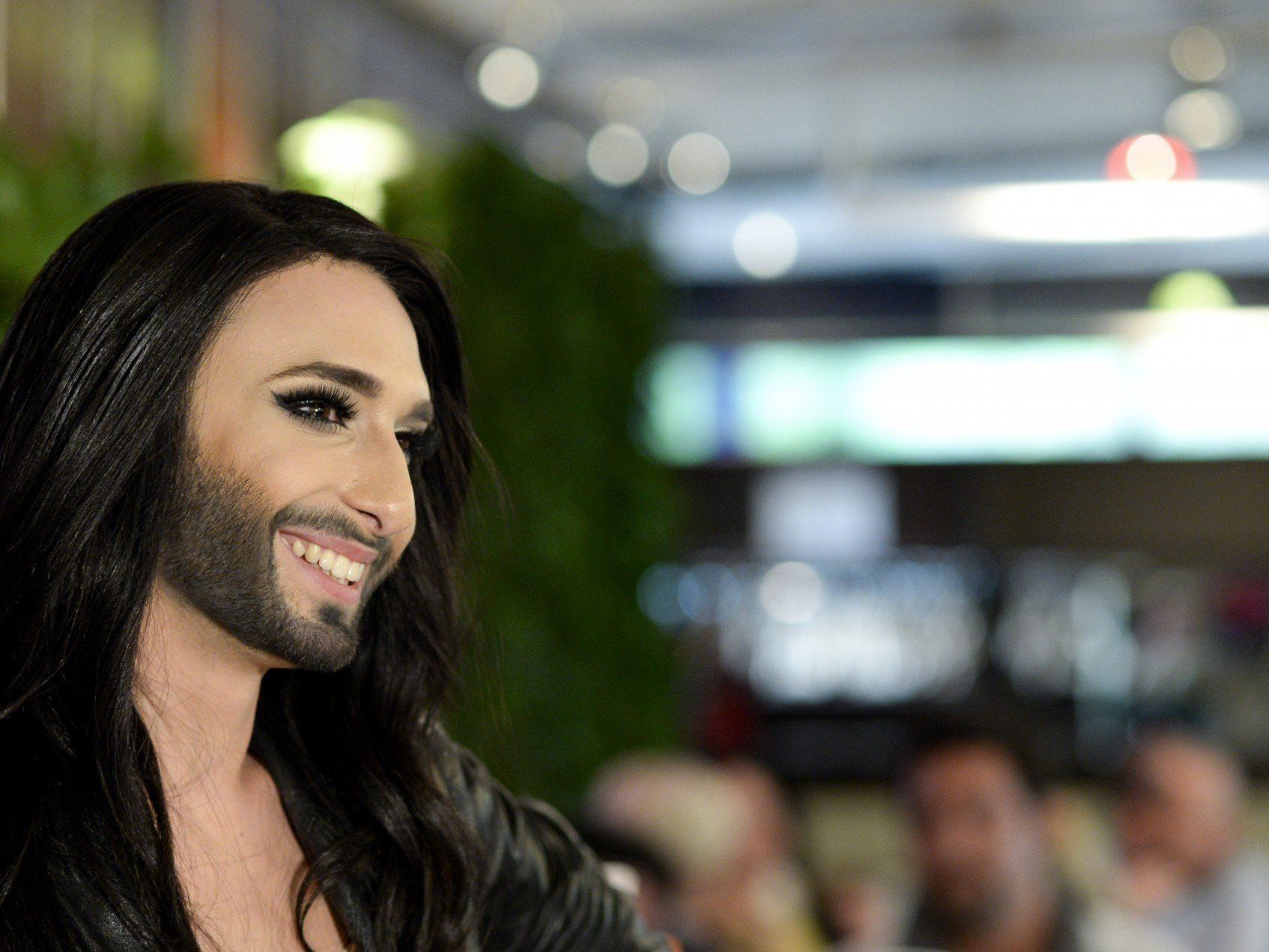 Der österreichische Botschafter lud zu einer Gartenparty zu Ehren von Conchita Wurst ein.