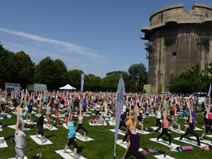 JOYA feierte mit 5.000 Yoginis und Yogis die Yoga-Convention 2.0 im Wiener Augarten