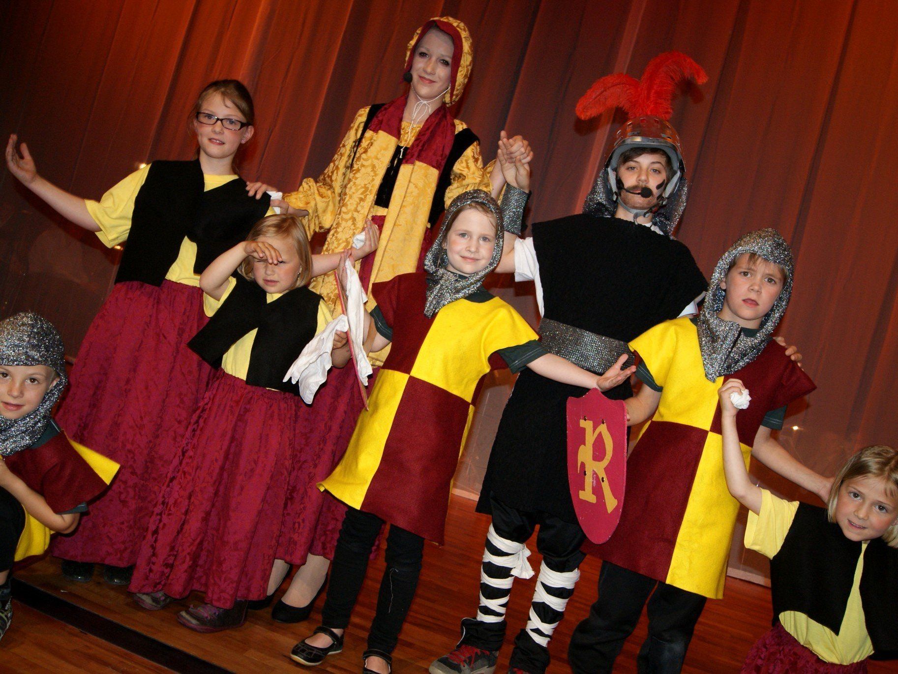 Ritterliche Familie beim Fototermin. Ritterliche Familie beim Fototermin.