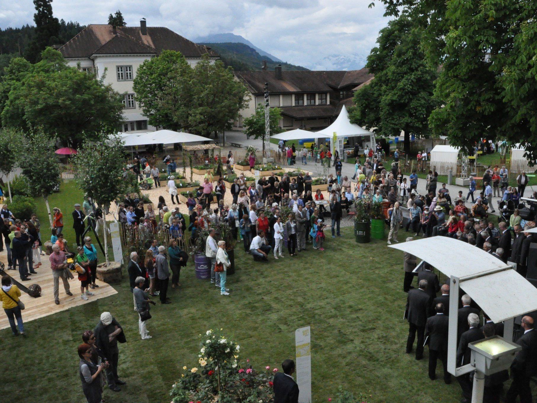Volles Querbeet Haus bereits eine halbe Stunde vor der Eröffnung. Volles Querbeet Haus bereits eine halbe Stunde vor der Eröffnung.