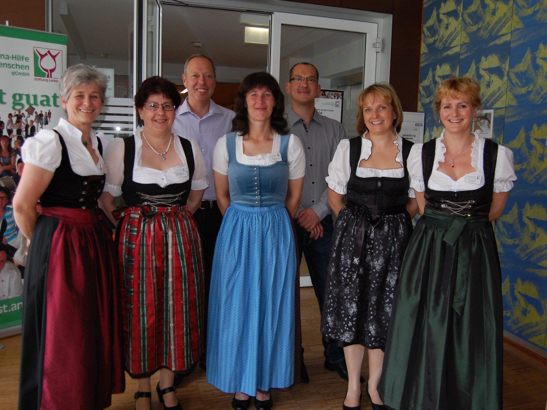Das Team der Bereichsleiter des Pflegeheims begrüßten die interessierten Besucher. Das Team der Bereichsleiter des Pflegeheims begrüßten die interessierten Besucher.