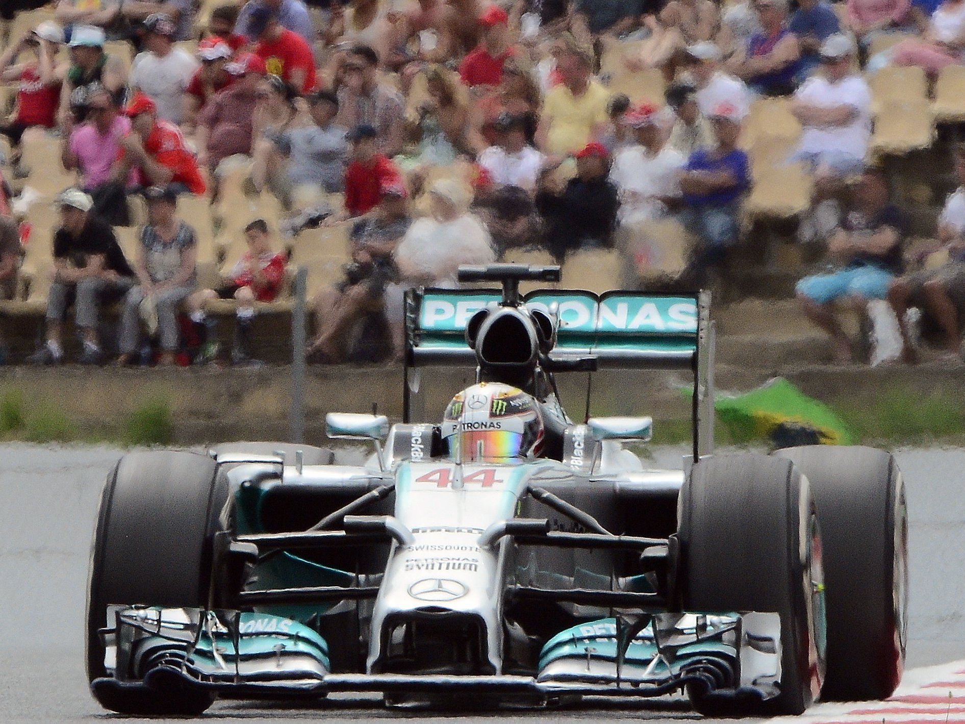 Brite übernahm WM-Führung - Rosberg beim Spanien-GP zum 4. Mal in Folge hinter Teamkollegen. Brite übernahm WM-Führung - Rosberg beim Spanien-GP zum 4. Mal in Folge hinter Teamkollegen.