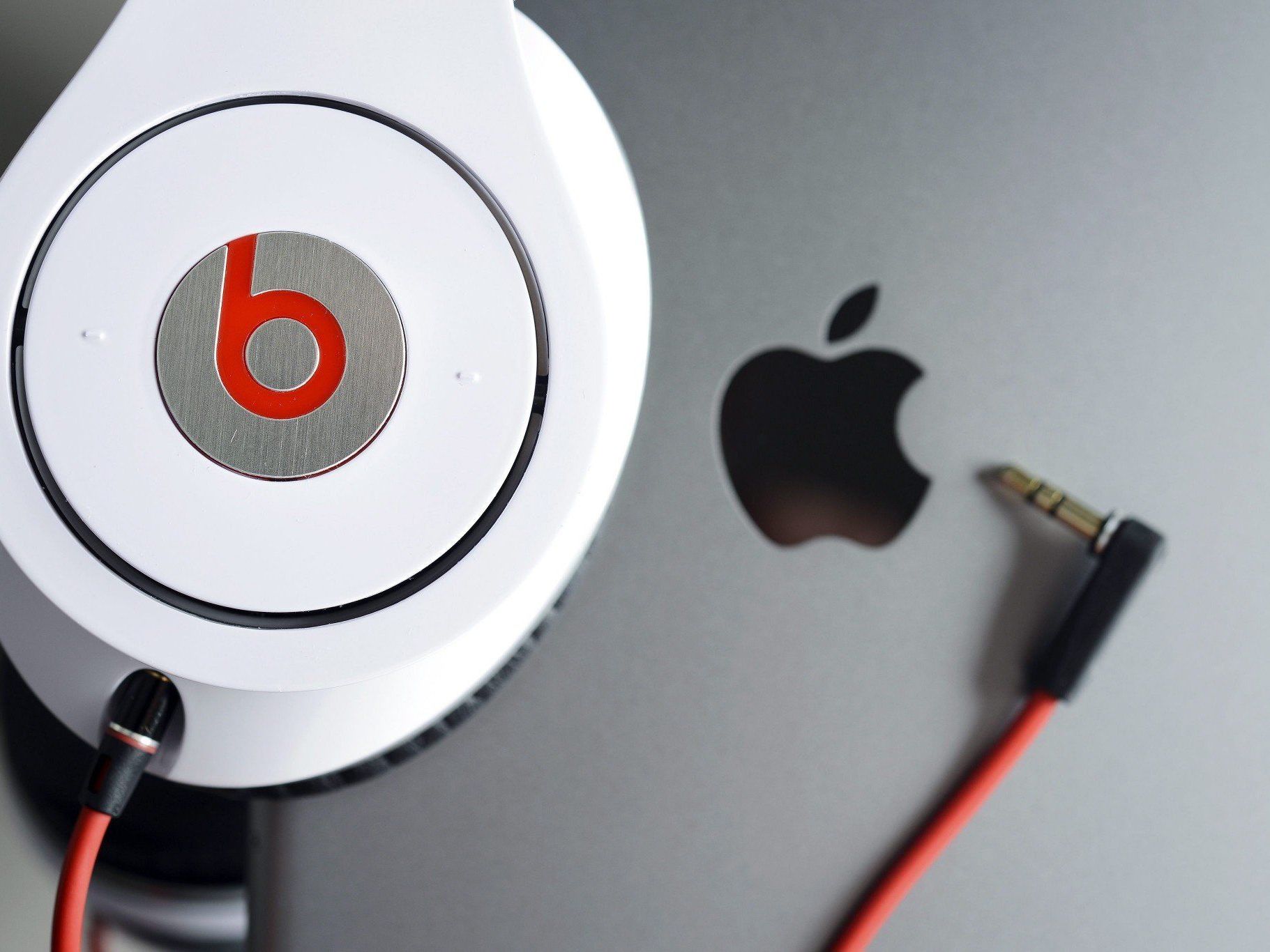 Apple soll vor seiner bisher größten Übernahme stehen und käme mit Beats auch ins Geschäft. Apple soll vor seiner bisher größten Übernahme stehen und käme mit Beats auch ins Geschäft.