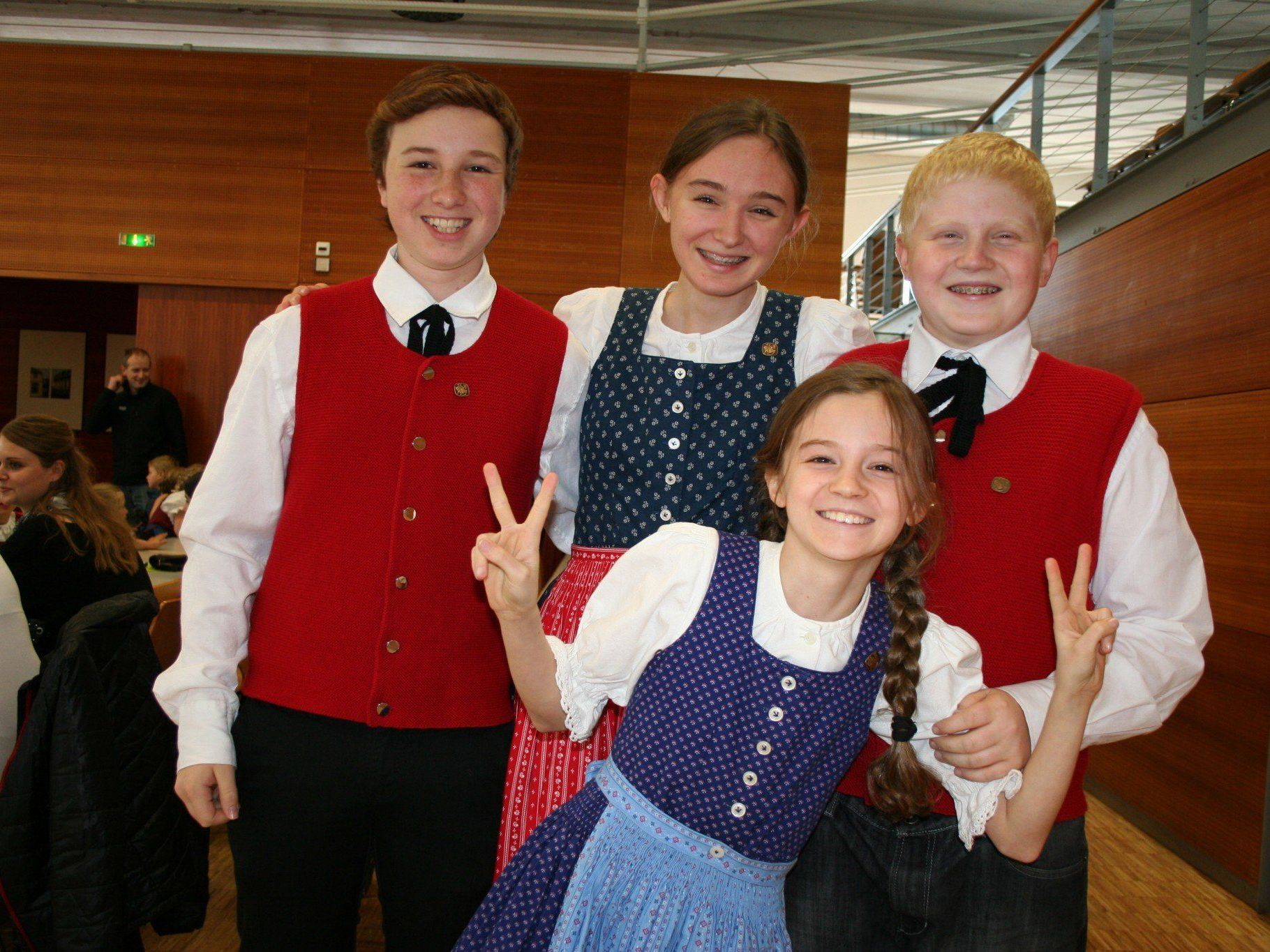 Jürgen, Elisabeth, Martin und Johanna von der Trachtengruppe Rankweil. Jürgen, Elisabeth, Martin und Johanna von der Trachtengruppe Rankweil.