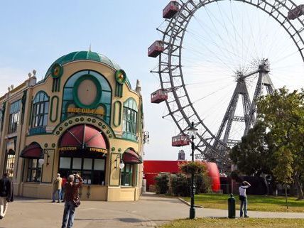 Drachensteigen für die Luftkinder im Prater Drachensteigen für die Luftkinder im Prater