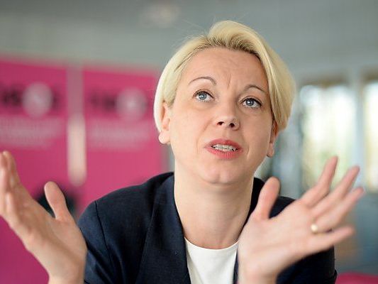 Angelika Mlinar eckte an Angelika Mlinar eckte an