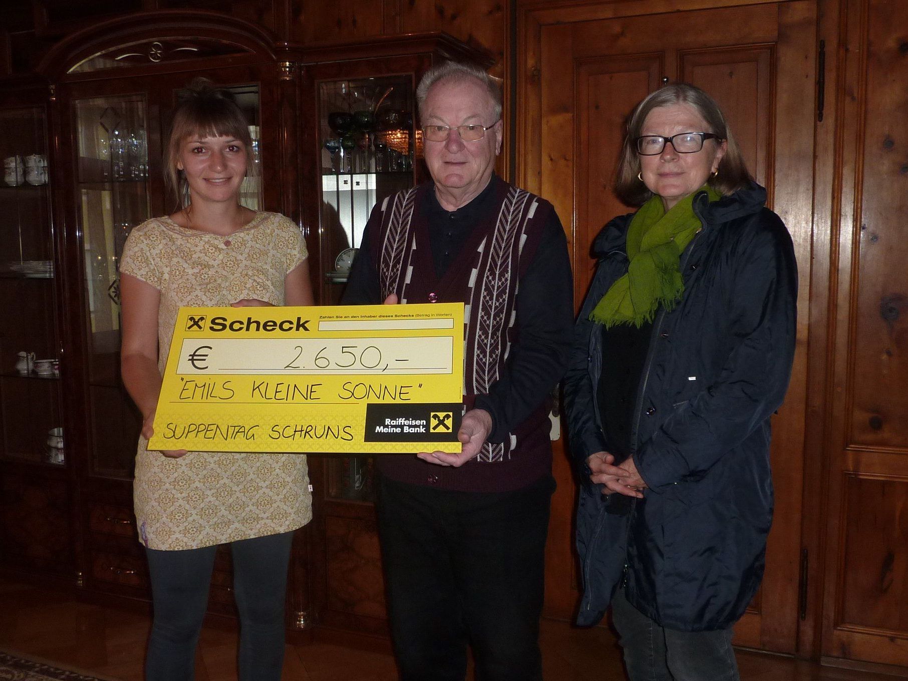 Stefanie Thaler, Pfarrer Herbert Böhler und Elisabeth Trippolt bei der Spendenübergabe. Stefanie Thaler, Pfarrer Herbert Böhler und Elisabeth Trippolt bei der Spendenübergabe.
