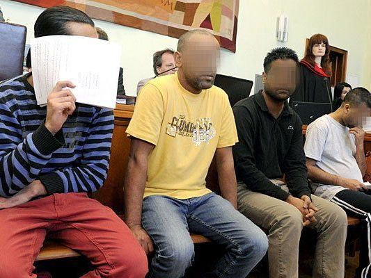 Schlepper-Prozess 2 - Polizist am Freitag weiter im Zeugenstand Schlepper-Prozess 2 - Polizist am Freitag weiter im Zeugenstand