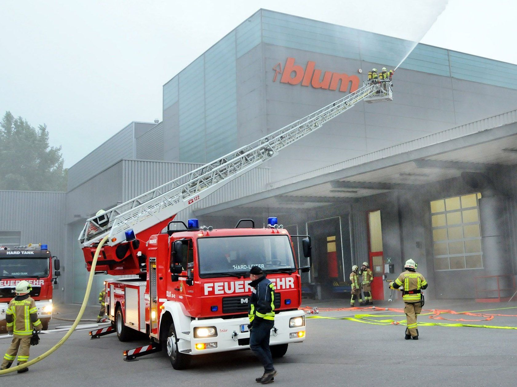 Übungsannahme war ein Feuer im Blum-Werk 6 in Gaißau. Übungsannahme war ein Feuer im Blum-Werk 6 in Gaißau.