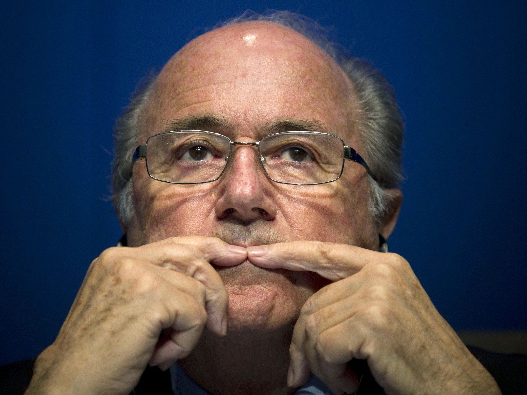 Mögliche Bestechung durch das Emirat wollte Blatter nicht kommentieren. Mögliche Bestechung durch das Emirat wollte Blatter nicht kommentieren.
