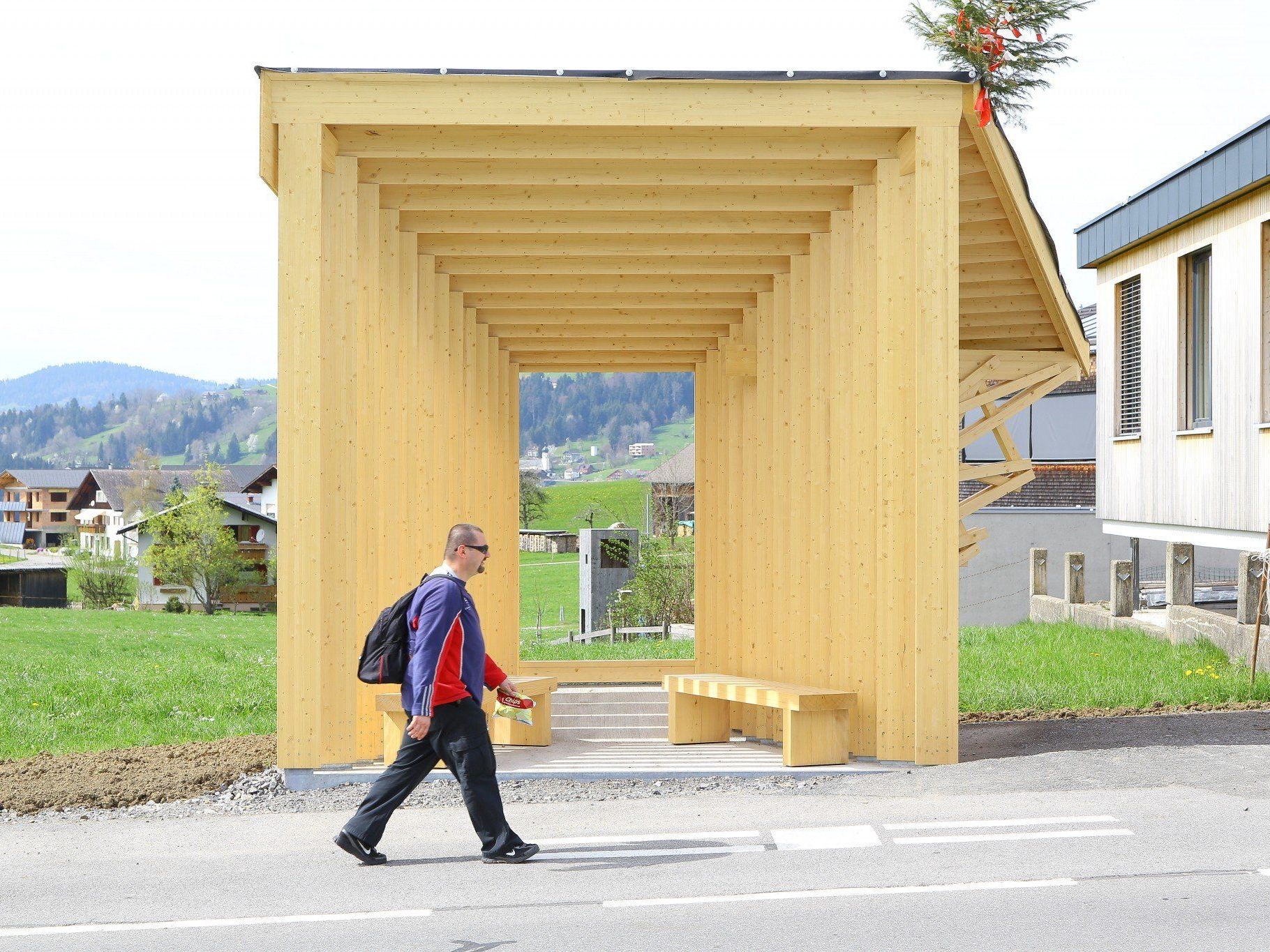 Internationale Baukünstler entwarfen Krumbacher Bushäuschen. Internationale Baukünstler entwarfen Krumbacher Bushäuschen.