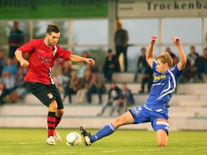 Manuel Waltl (re.) und sein TSV St. Johann stellten Benjamin Taferner und dem SV Seekirchen auf dem Weg in's Landescup-Finale ein Bein.