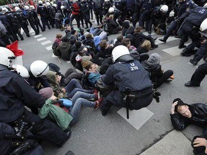 Frau erlitt nach Anti-Identitären-Demo offenbar Fehlgeburt