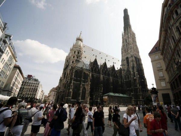 Schweigemarsch in Wien für verfolgte Christen mit Schönborn, Arsenios