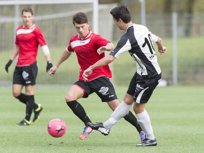 Fußball total in den fünf Landesklassen am Staatsfeiertag mit einer Absage im Bregenzerwald. Fußball total in den fünf Landesklassen am Staatsfeiertag mit einer Absage im Bregenzerwald.