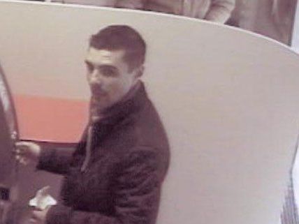 Dieser Mann wird von der Polizei gesucht. Dieser Mann wird von der Polizei gesucht.