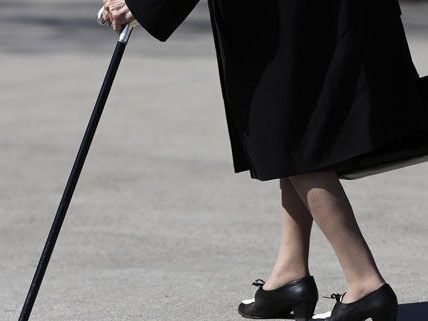 Besonders brutal soll der Mann die älteren Damen ausgeraubt haben. Besonders brutal soll der Mann die älteren Damen ausgeraubt haben.