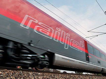 Das tote Neugeborene wurde in einem Railjet gefunden. Das tote Neugeborene wurde in einem Railjet gefunden.