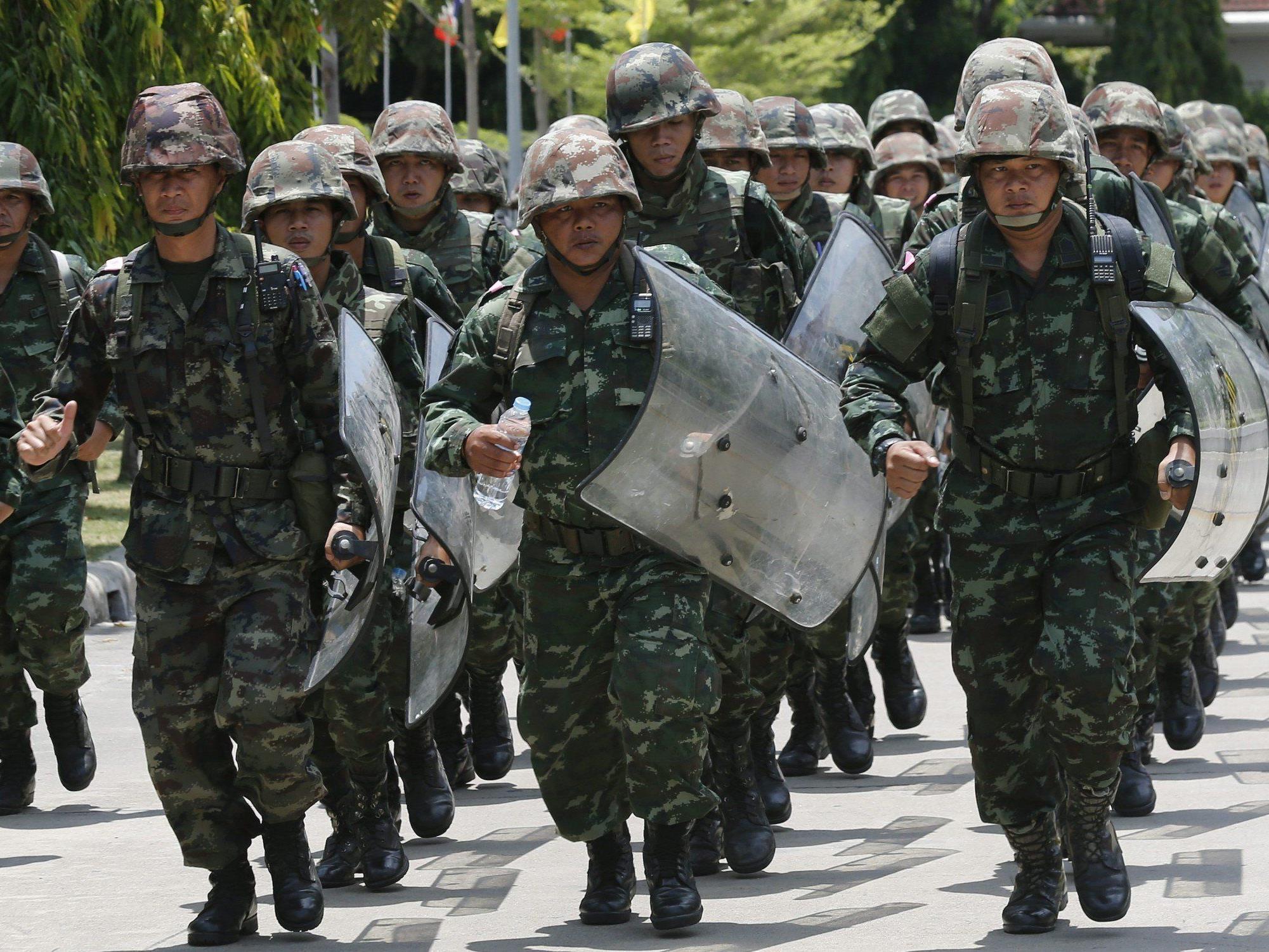 Thailand: Armee putschte.