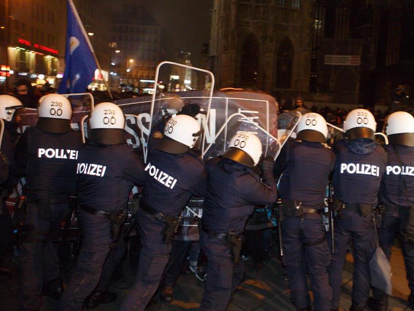 Akademikerball: Kritik der Volksanwaltschaft an Polizeieinsatz