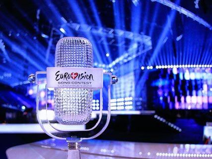 Diese Trophäe wurde Conchita Wurst nach dem ESC-Finale am Samstag überreicht. Diese Trophäe wurde Conchita Wurst nach dem ESC-Finale am Samstag überreicht.