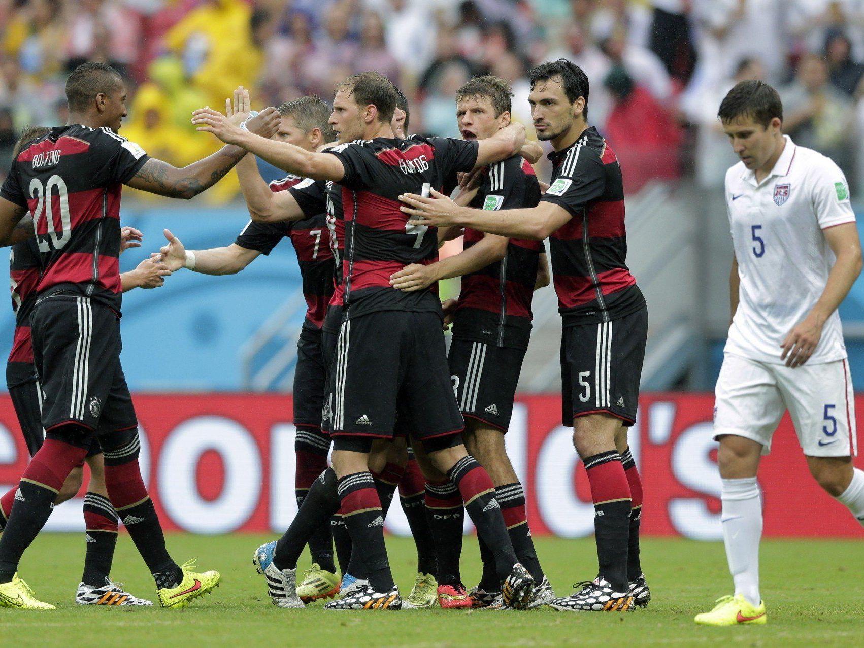 Deutschland jubelt nach dem 1:0-Sieg gegen die USA über den Gruppensieg. Deutschland jubelt nach dem 1:0-Sieg gegen die USA über den Gruppensieg.