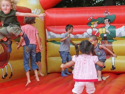 Das Kinderprogramm beim Donauinselfest 2014 auf der Kinderfreunde-Insel verspricht viel Spaß. Das Kinderprogramm beim Donauinselfest 2014 auf der Kinderfreunde-Insel verspricht viel Spaß.