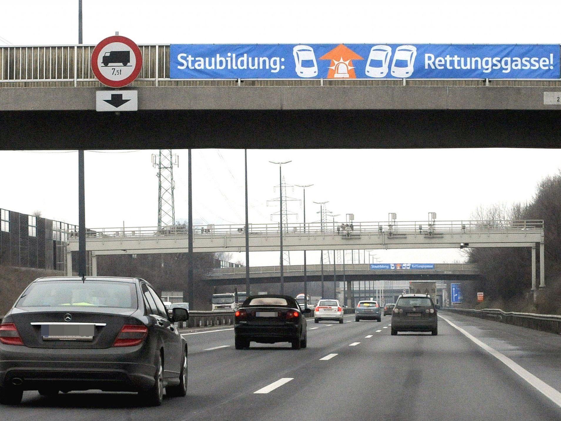 Mehr als 320 Millionen Euro sollen pro Jahr für die Sanierung des Autobahnnetzes ausgegeben werden.