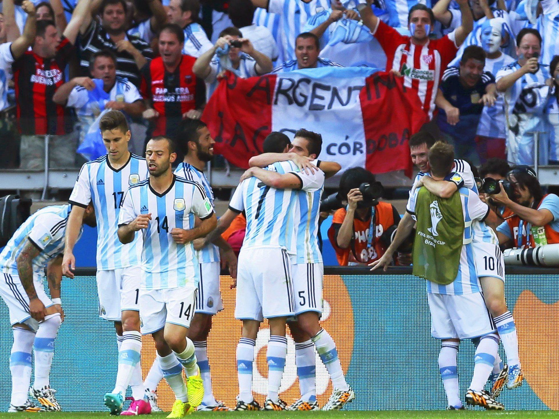 Nur dank eine geniestreichs von Lionel Messi gewintn Agrentinien sein zweites Gruppenspiel bei der WM gegen den Iran. Nur dank eine geniestreichs von Lionel Messi gewintn Agrentinien sein zweites Gruppenspiel bei der WM gegen den Iran.
