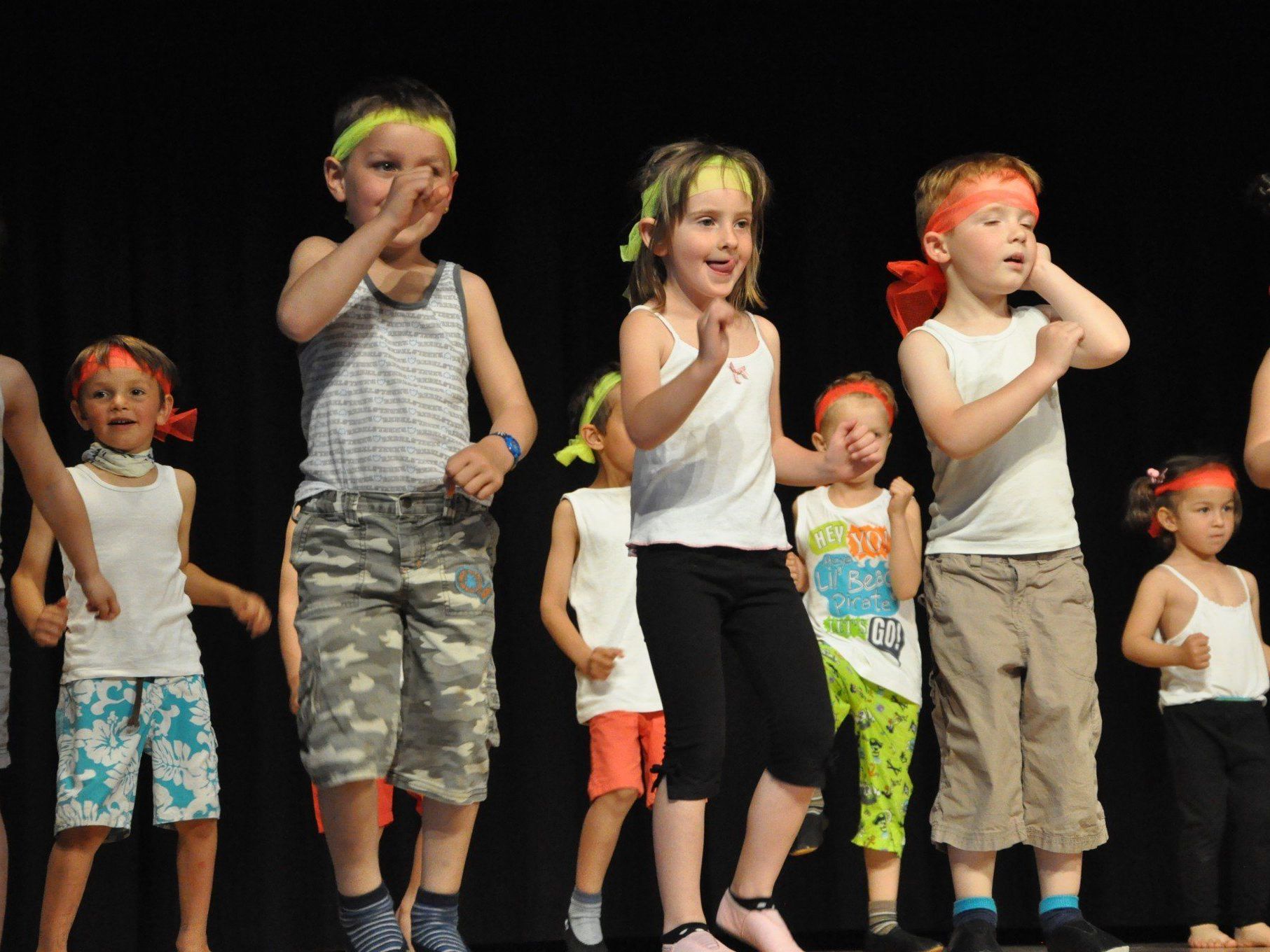 Der Klauser Bewegungskindergarten lud zum Sportwochenfest in den Winzersaal. Der Klauser Bewegungskindergarten lud zum Sportwochenfest in den Winzersaal.
